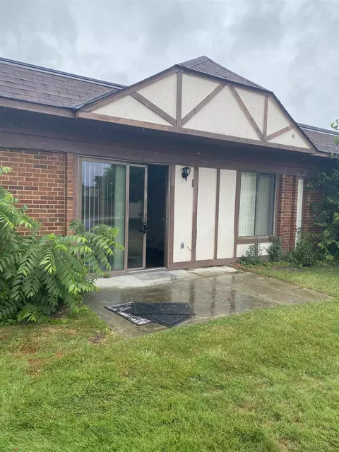 29900 N Grand Oak #26, Warren, MI 48092