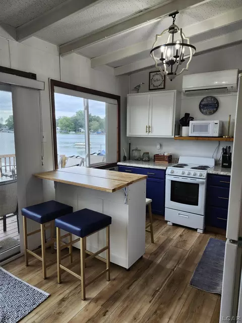 Kitchen - 271 E Rose Lk, Coldwater, MI 49036 photo 2 of 5