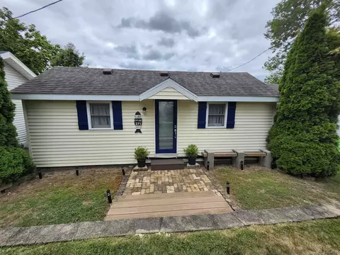 271 E Rose Lk, Coldwater, MI 49036