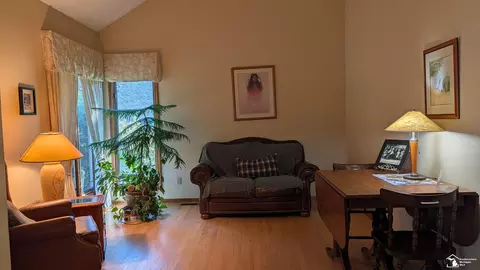 Living - 2583 Vivian, Monroe, MI 48162 photo 1 of 1