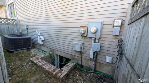 Exterior - 2583 Vivian, Monroe, MI 48162 photo 10 of 13