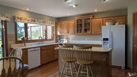Kitchen - 2583 Vivian, Monroe, MI 48162 photo 2 of 2