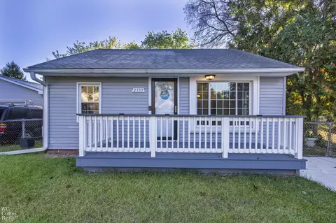 2333 Longview Ave, Rochester, MI 48307