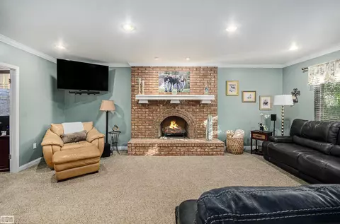 Living - 45990 Meadow, Macomb, MI 48044 photo 2 of 2
