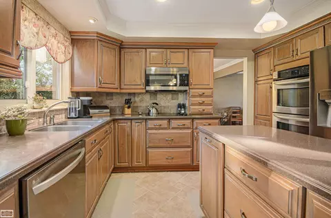 Kitchen - 45990 Meadow, Macomb, MI 48044 photo 2 of 2
