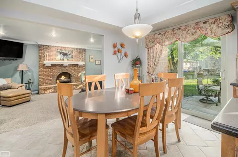 Dining - 45990 Meadow, Macomb, MI 48044 photo 1 of 2