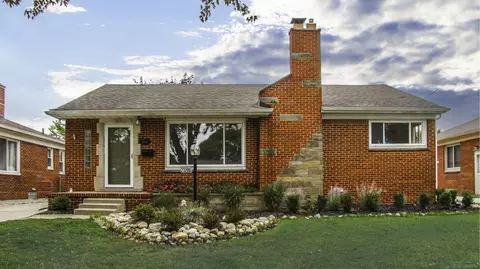 23280 Clairwood, Saint Clair Shores, MI 48080
