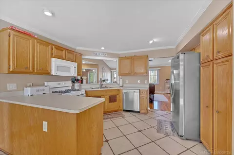 Kitchen - 54163 Bartram, Macomb, MI 48042 photo 3 of 4