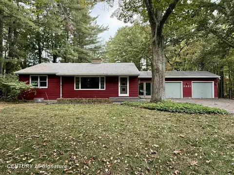 2221 Pinehurst, Midland, MI 48640