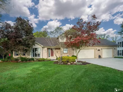 17624 Parke Ln, Grosse Ile, MI 48138