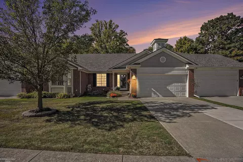 47215 Admirals Cv #17, Chesterfield, MI 48051