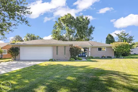 2490 Chicago, Warren, MI 48092