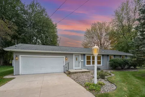 12 River Trl, Bay City, MI 48706