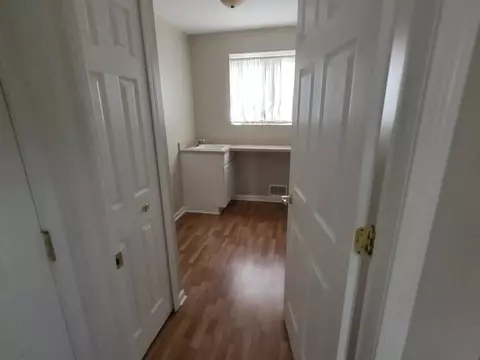 Entry Way - Undisclosed, Flushing, MI 48433 photo 2 of 2