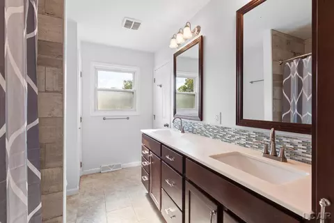 Bath - 7957 E Monroe, Tecumseh, MI 49286 photo 2 of 3
