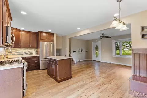 Kitchen - 7957 E Monroe, Tecumseh, MI 49286 photo 5 of 8