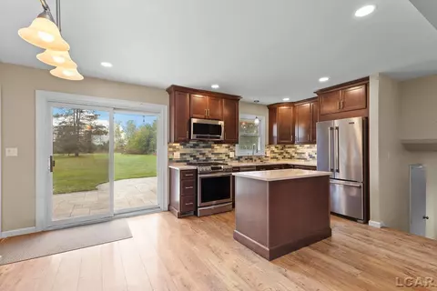 Kitchen - 7957 E Monroe, Tecumseh, MI 49286 photo 2 of 8
