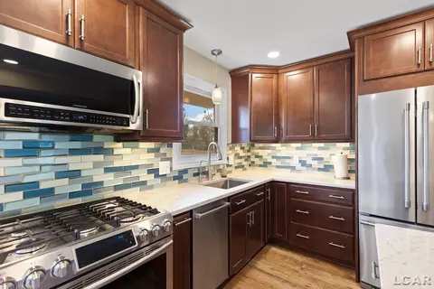 Kitchen - 7957 E Monroe, Tecumseh, MI 49286 photo 7 of 8