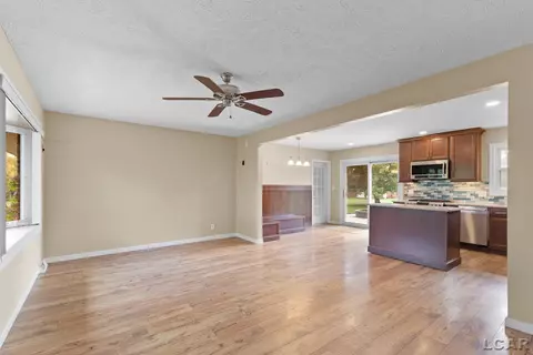 Living - 7957 E Monroe, Tecumseh, MI 49286 photo 4 of 5