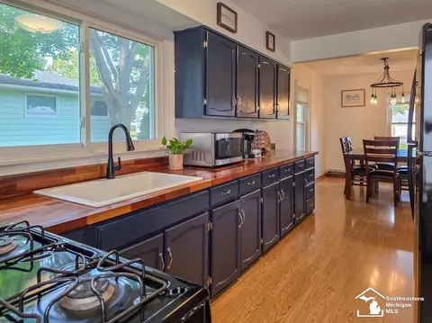 Kitchen - 920 Cole, Monroe, MI 48162 photo 1 of 2