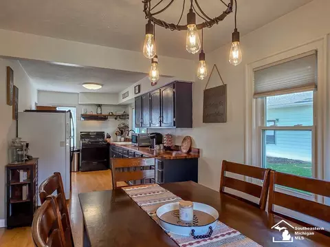 Dining - 920 Cole, Monroe, MI 48162 photo 1 of 2