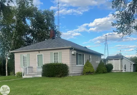 1471 S Allen, Saint Clair, MI 48079