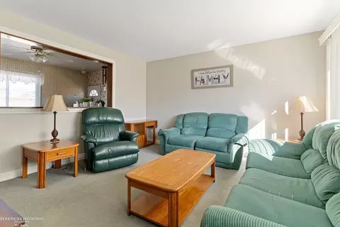 Living - 14765 Chippewa, Warren, MI 48088 photo 2 of 2