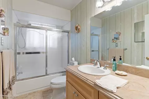 Bath - 14765 Chippewa, Warren, MI 48088 photo 2 of 4