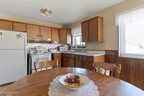 Kitchen - 14765 Chippewa, Warren, MI 48088 photo 2 of 2