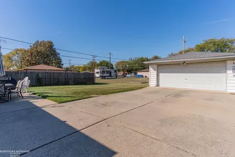 Exterior - 14765 Chippewa, Warren, MI 48088 photo 5 of 7
