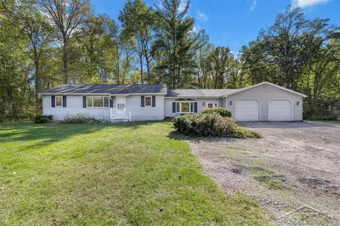 2966 E Degeer, Midland, MI 48642