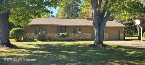 887 4th, Chesaning, MI 48616