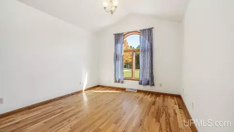 Bedroom - 8575 M5, Gladstone, MI 49837 photo 4 of 4