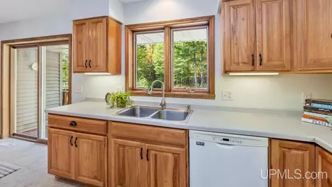 Kitchen - 8575 M5, Gladstone, MI 49837 photo 3 of 4