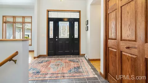 Entry Way - 8575 M5, Gladstone, MI 49837 photo 1 of 2