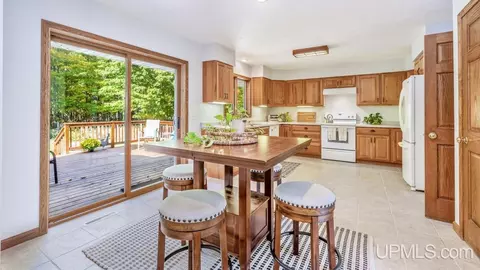 Kitchen - 8575 M5, Gladstone, MI 49837 photo 1 of 4