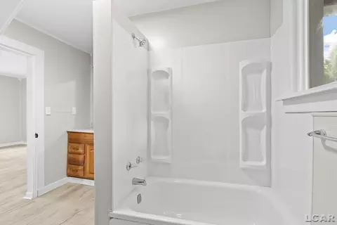 516 E Hunt, Adrian, MI 49221 photo 20