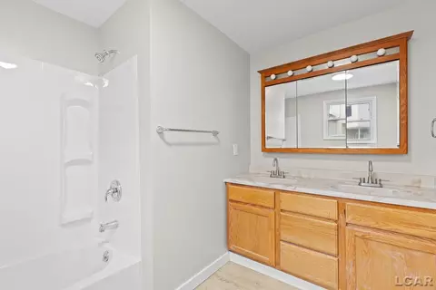 516 E Hunt, Adrian, MI 49221 photo 18