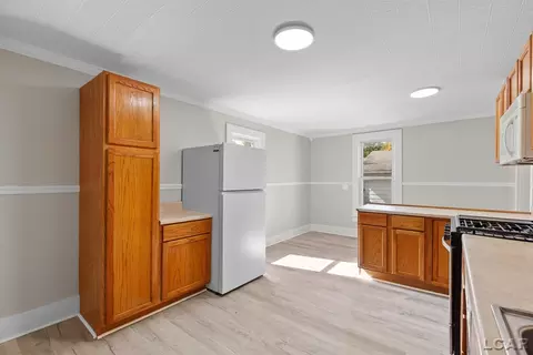 516 E Hunt, Adrian, MI 49221 photo 6