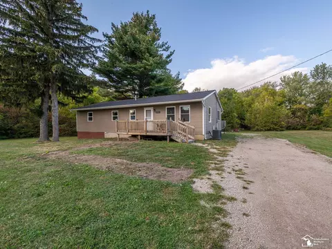 3818 1st, La Salle, MI 48145