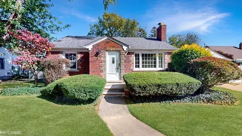28436 Victor, Roseville, MI 48066