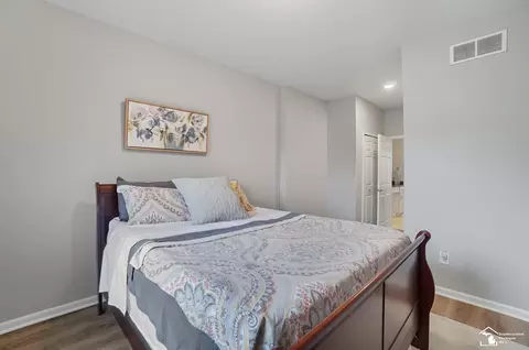 Bedroom - 422 Lapoint, Monroe, MI 48162 photo 1 of 6