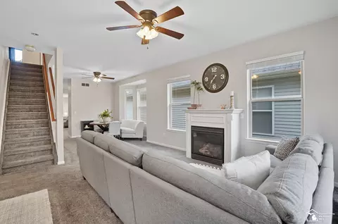 Living - 422 Lapoint, Monroe, MI 48162 photo 1 of 2