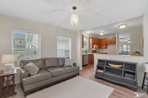 Living - 422 Lapoint, Monroe, MI 48162 photo 2 of 2