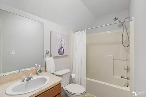 Bath - 422 Lapoint, Monroe, MI 48162 photo 5 of 5