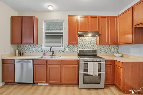 Kitchen - 422 Lapoint, Monroe, MI 48162 photo 1 of 2