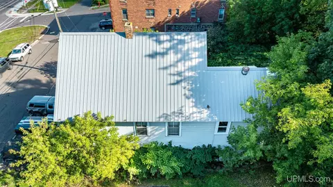 809 E Montezuma, Houghton, MI 49931 photo 58
