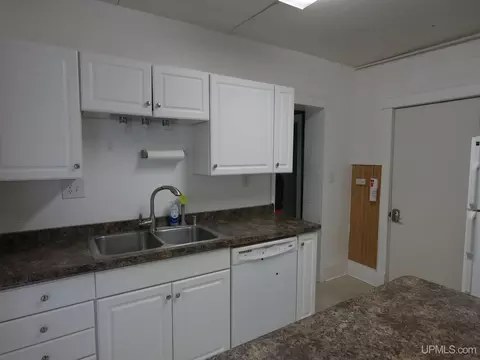 809 E Montezuma, Houghton, MI 49931 photo 5
