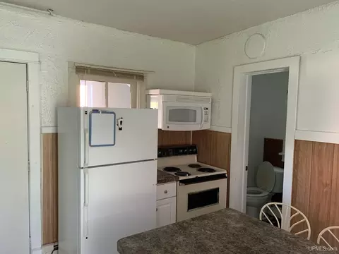 809 E Montezuma, Houghton, MI 49931 photo 9