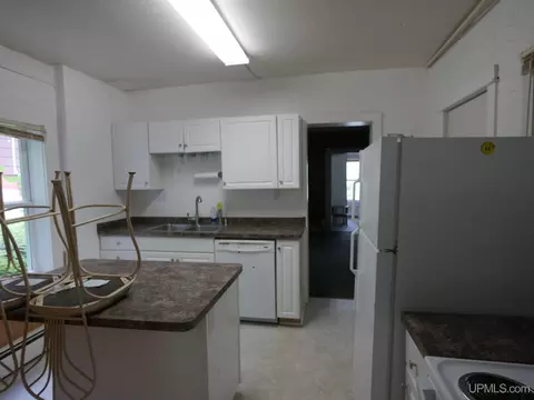 809 E Montezuma, Houghton, MI 49931 photo 7